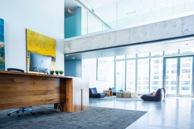Lobby area at 930 Poydras Apartment homes with floor to ceiling city views of New Orleans