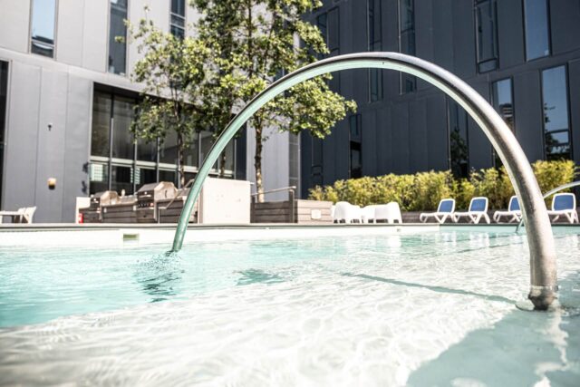 Rooftop Saltwater Pool Poydras Street Apartments and Townhomes for lease