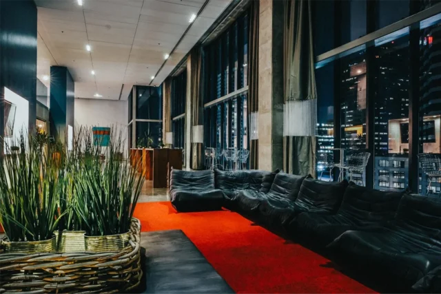 930 Poydras Apartments Couch Common Area